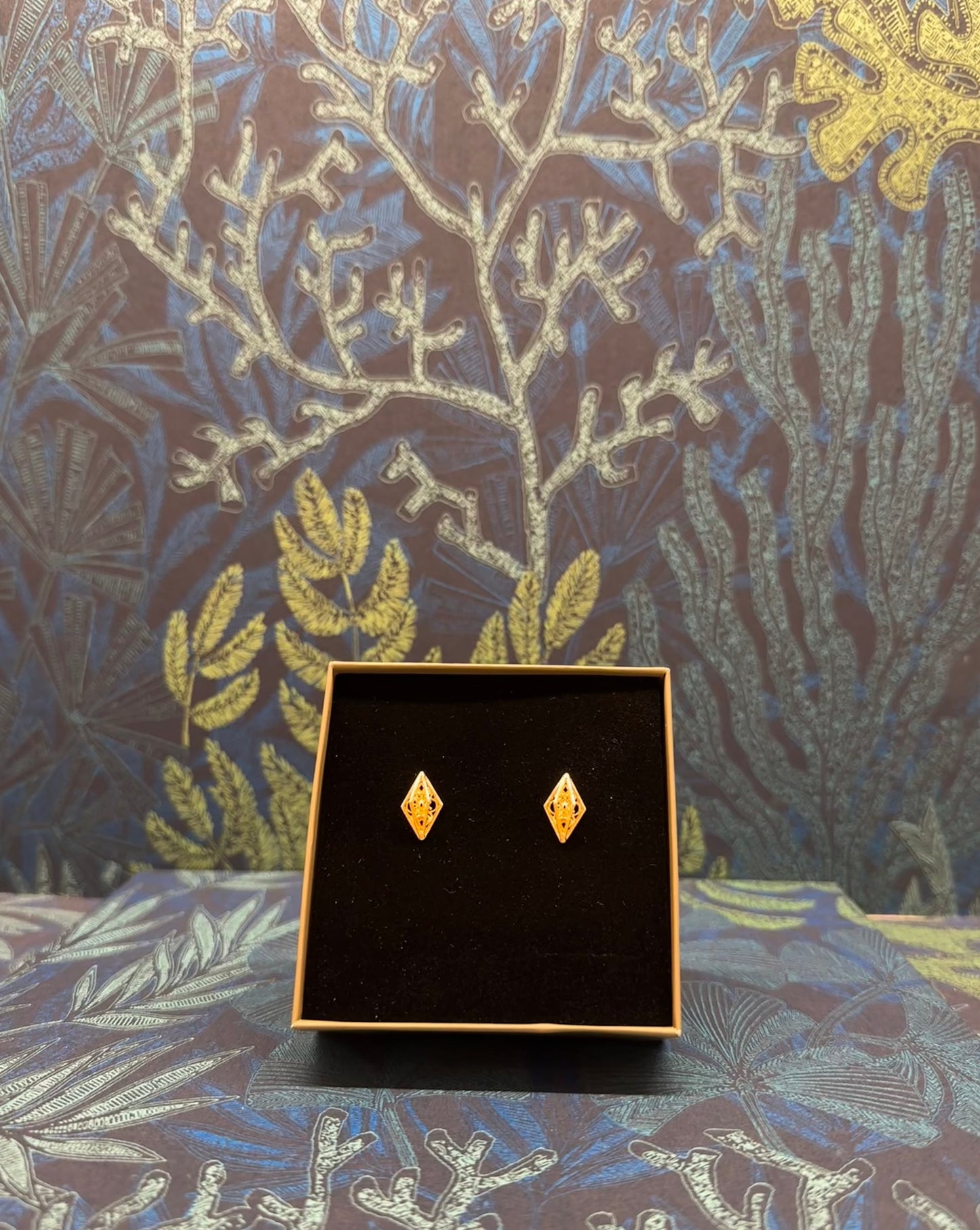 Pendientes mini rombo 3D filigrana doradas