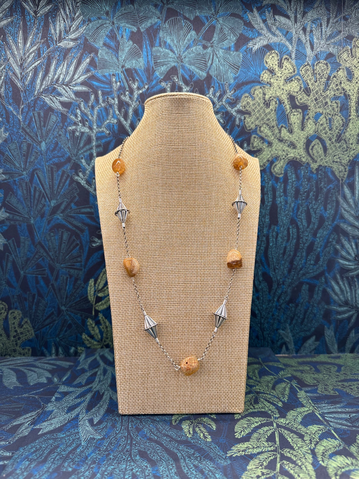 Collar largo rombo ibicenco con piedras naturales desiguales